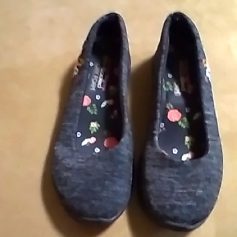 Skechers air cooled memory foam shoes